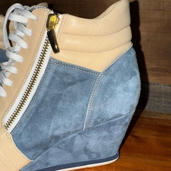 Mario Raspini blue and cream colored wedge sneakers. Size 39 (8.5-9) - Picture 4 of 11